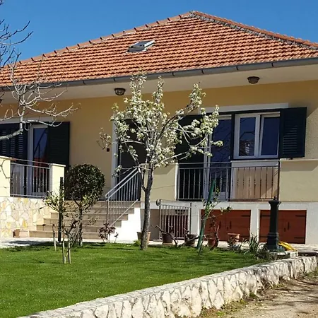 Сasa de vacaciones House Lavanda