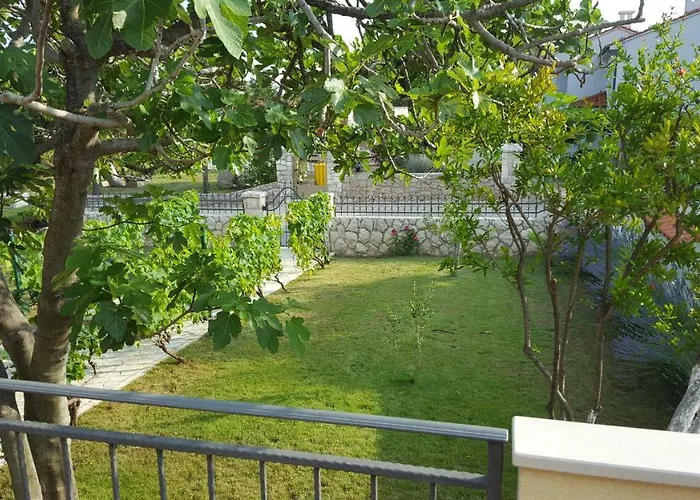 House Lavanda Врси